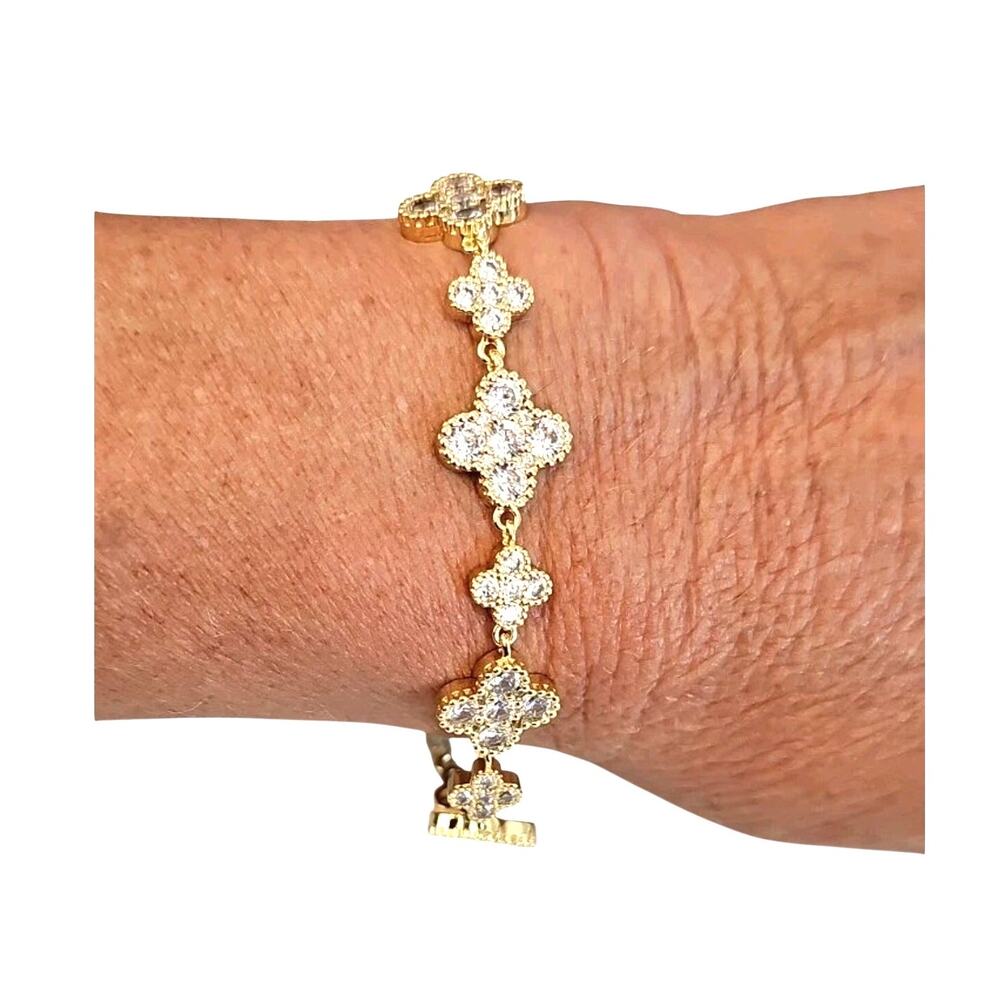 Luxury Jewelry Goldtone Crystal Floral Elegant Bracelet (NEW with Tag) 7"
